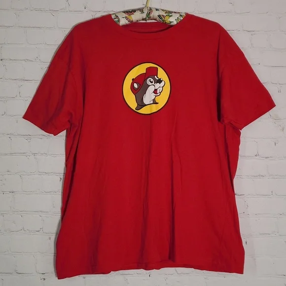 Buc-ee's Red Classic Yellow Beaver  Logo Tee Tshirt Unisex Top Size XL - Picture 2 of 9
